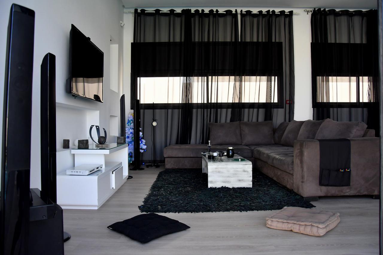 הוילה Yasmine Limo'S House מראה חיצוני תמונה